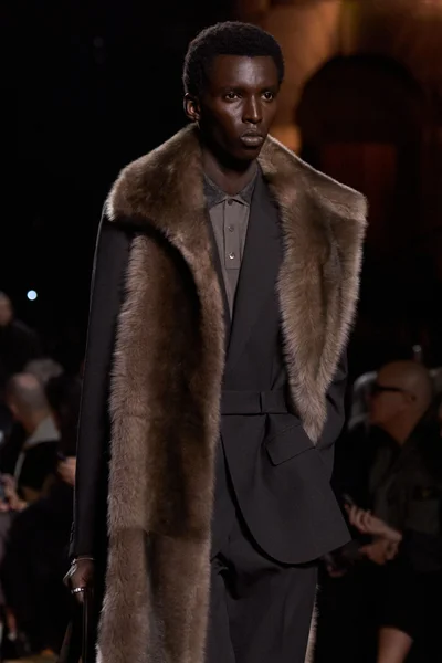 Look 7